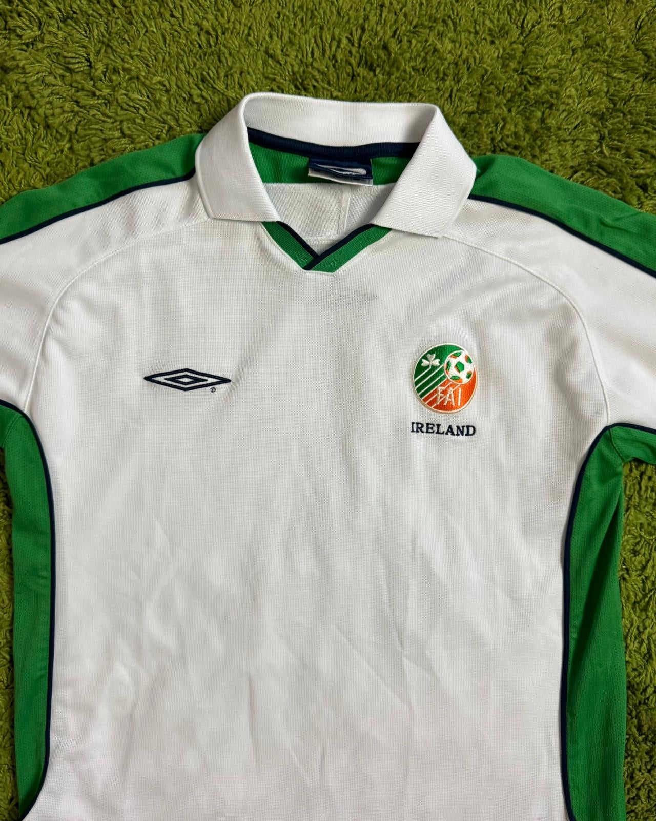 IRELAND - 2000/2001 - TRAINING KIT - M