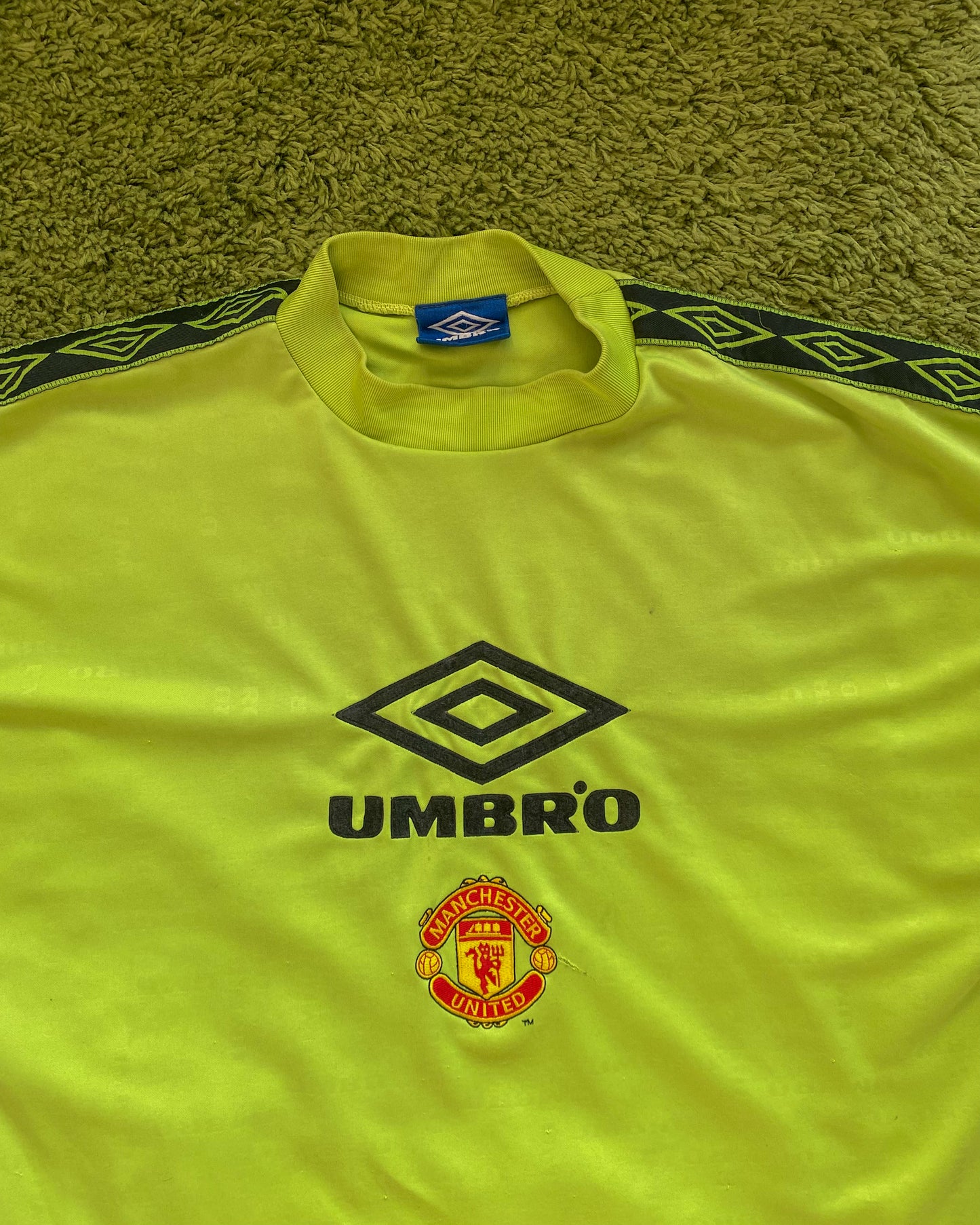 MANCHESTER UNITED - 1994/1995 - TRAINING KIT - L