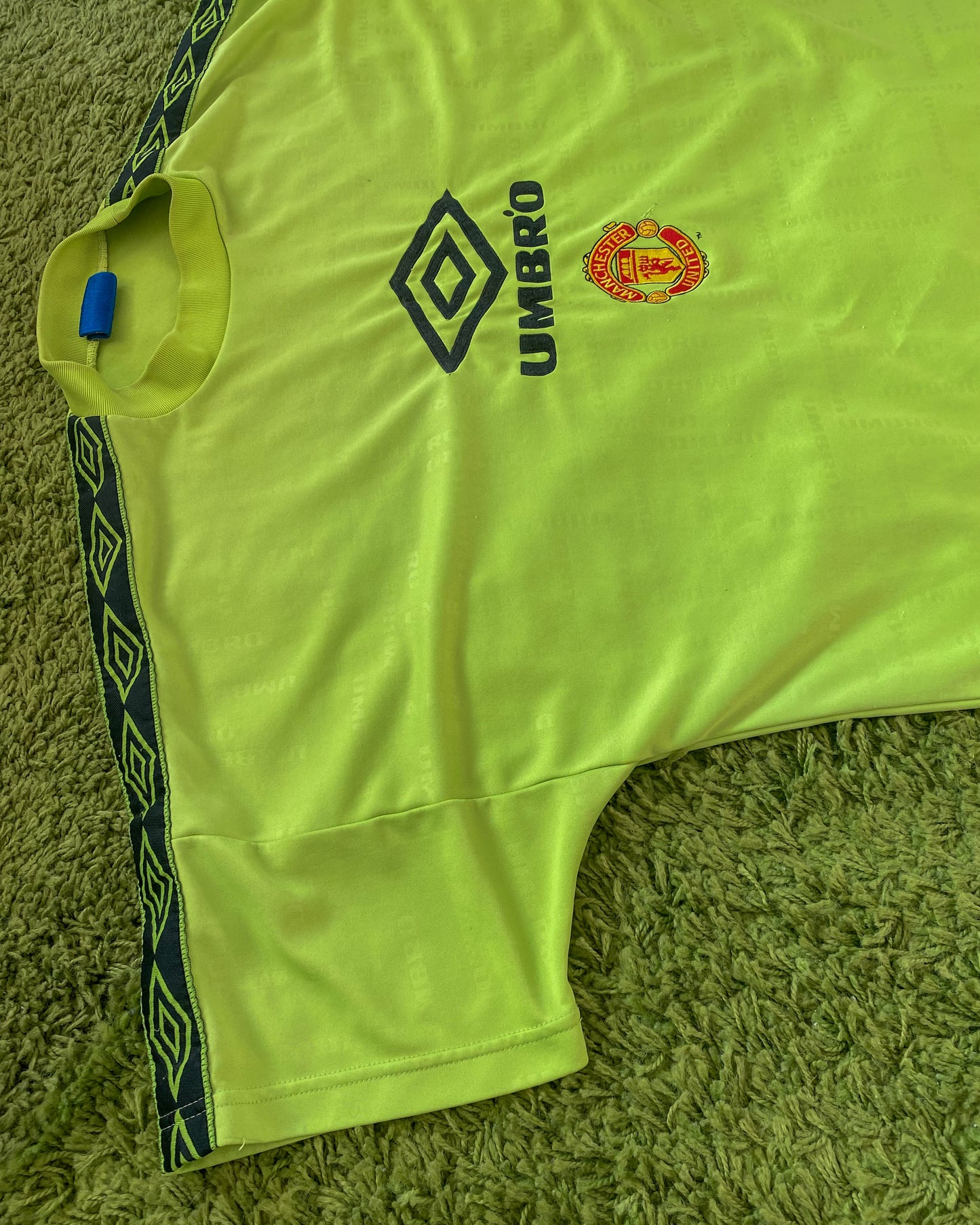 MANCHESTER UNITED - 1994/1995 - TRAINING KIT - L