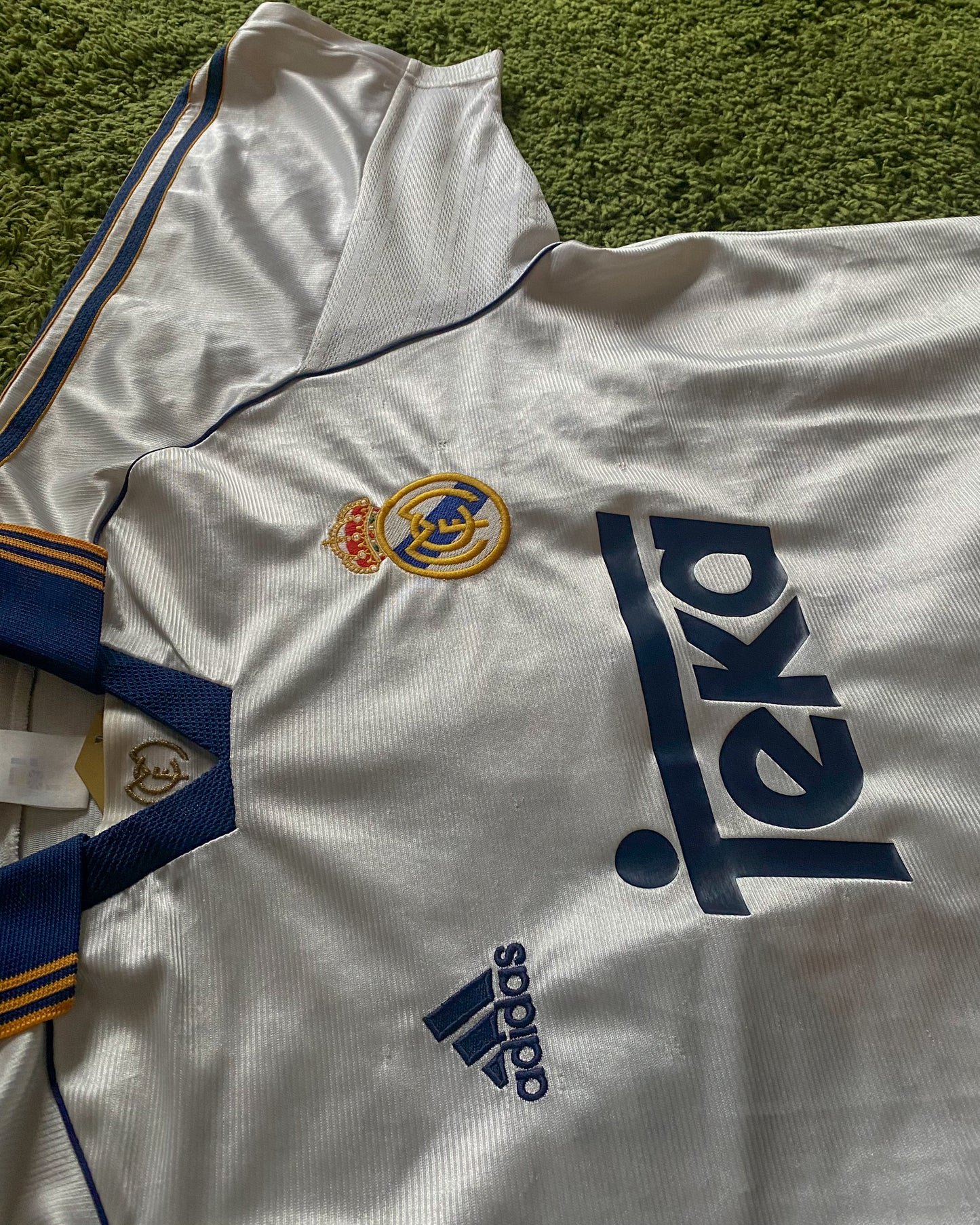 REAL MADRID - 2000 - CHAMPIONS OF EUROPE KIT - M